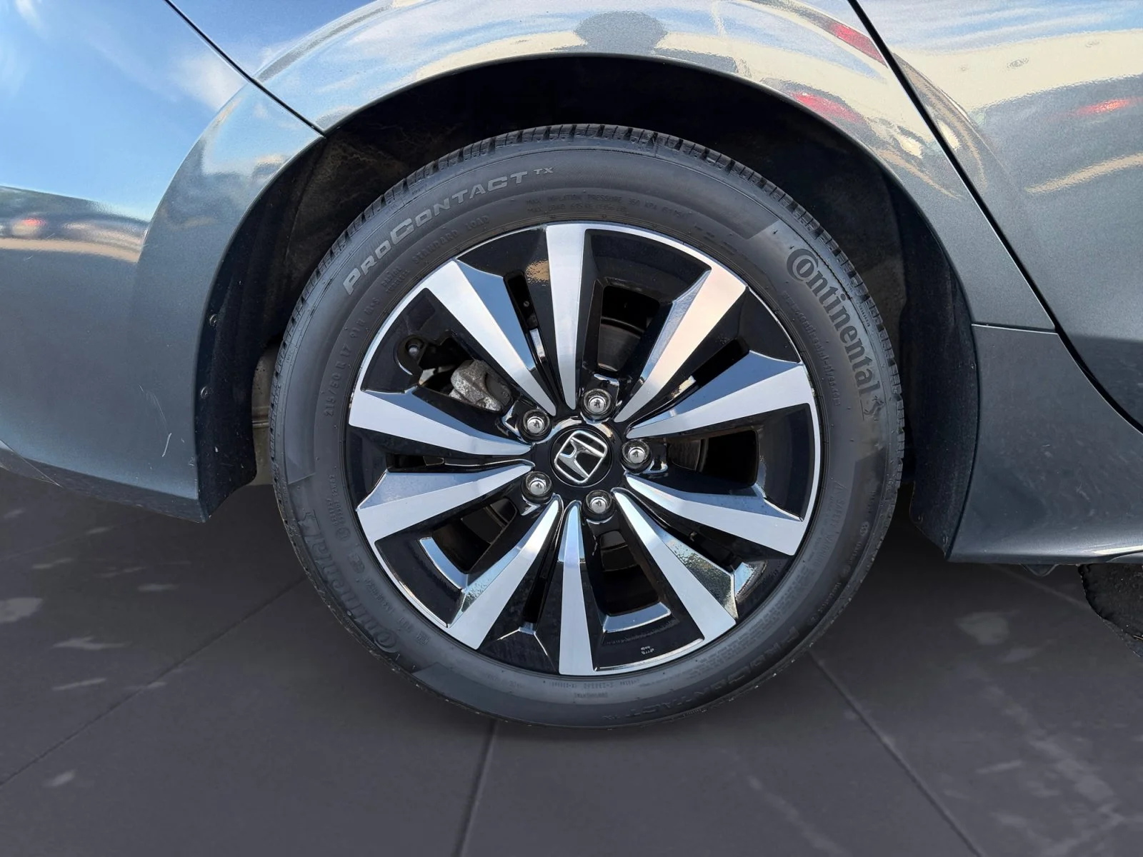 Used 2024 Gray Honda EX-L image 45