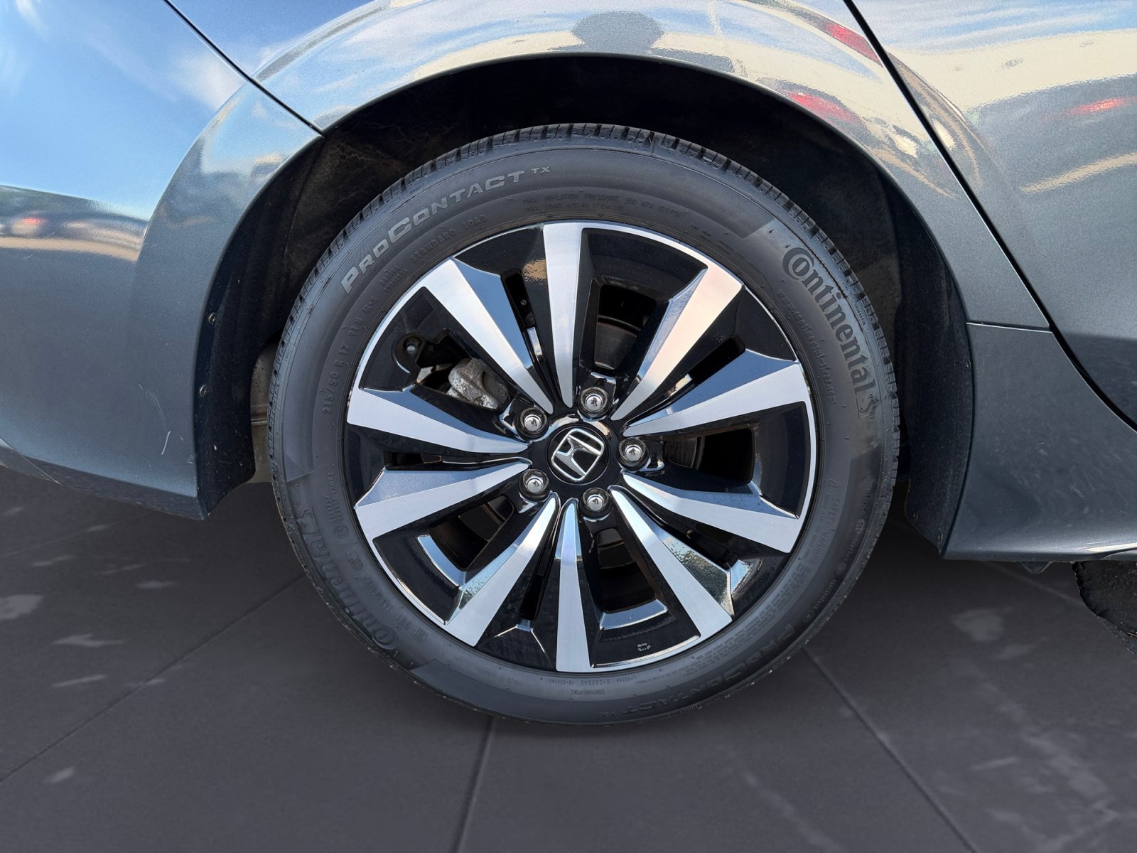 Used 2024 Meteorite Gray Metallic Honda EX-L image 45
