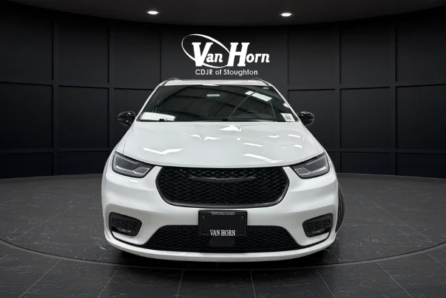 Used 2025 Bright White Clearcoat Chrysler Limited image 2