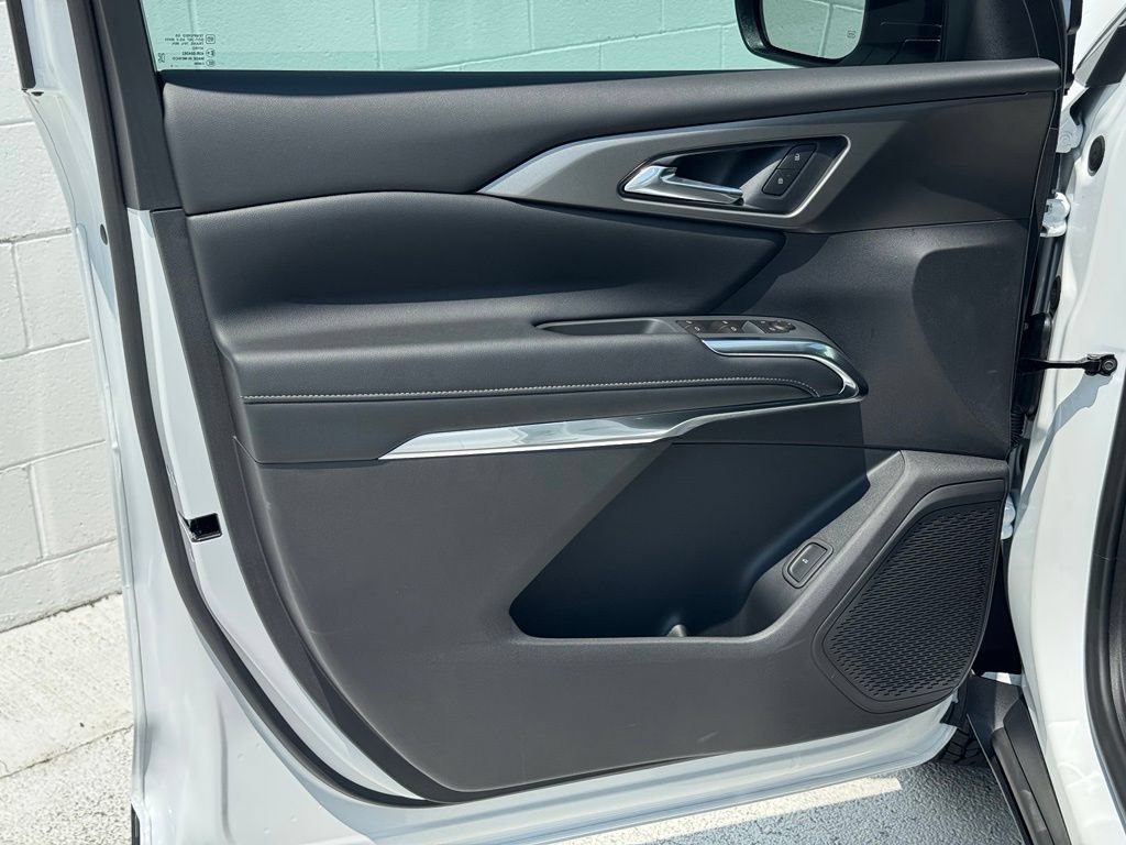 New 2026 Summit White Chevrolet LT image 24