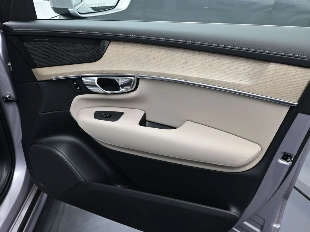 New 2026 Aurora Silver Volvo Plus image 28