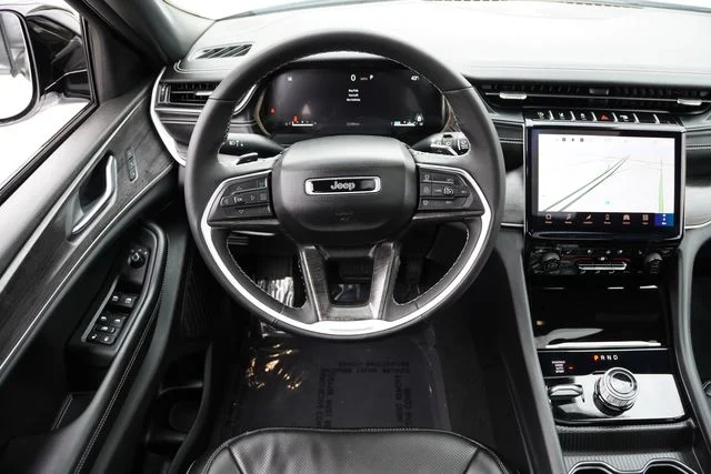Used 2025 White/off-white Jeep Limited image 21