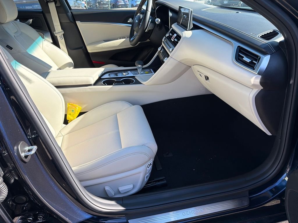 2026 GENESIS G70 Standard - Photo 13