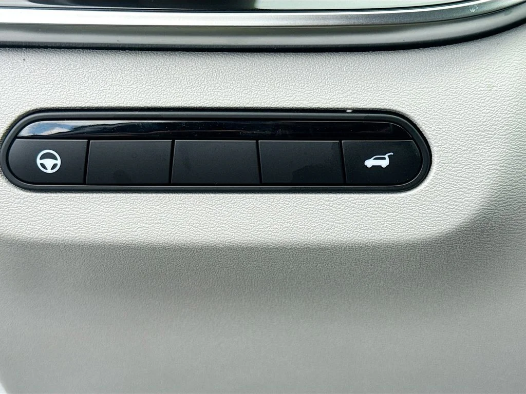 Certified Used 2026 White INFINITI LUXE image 11