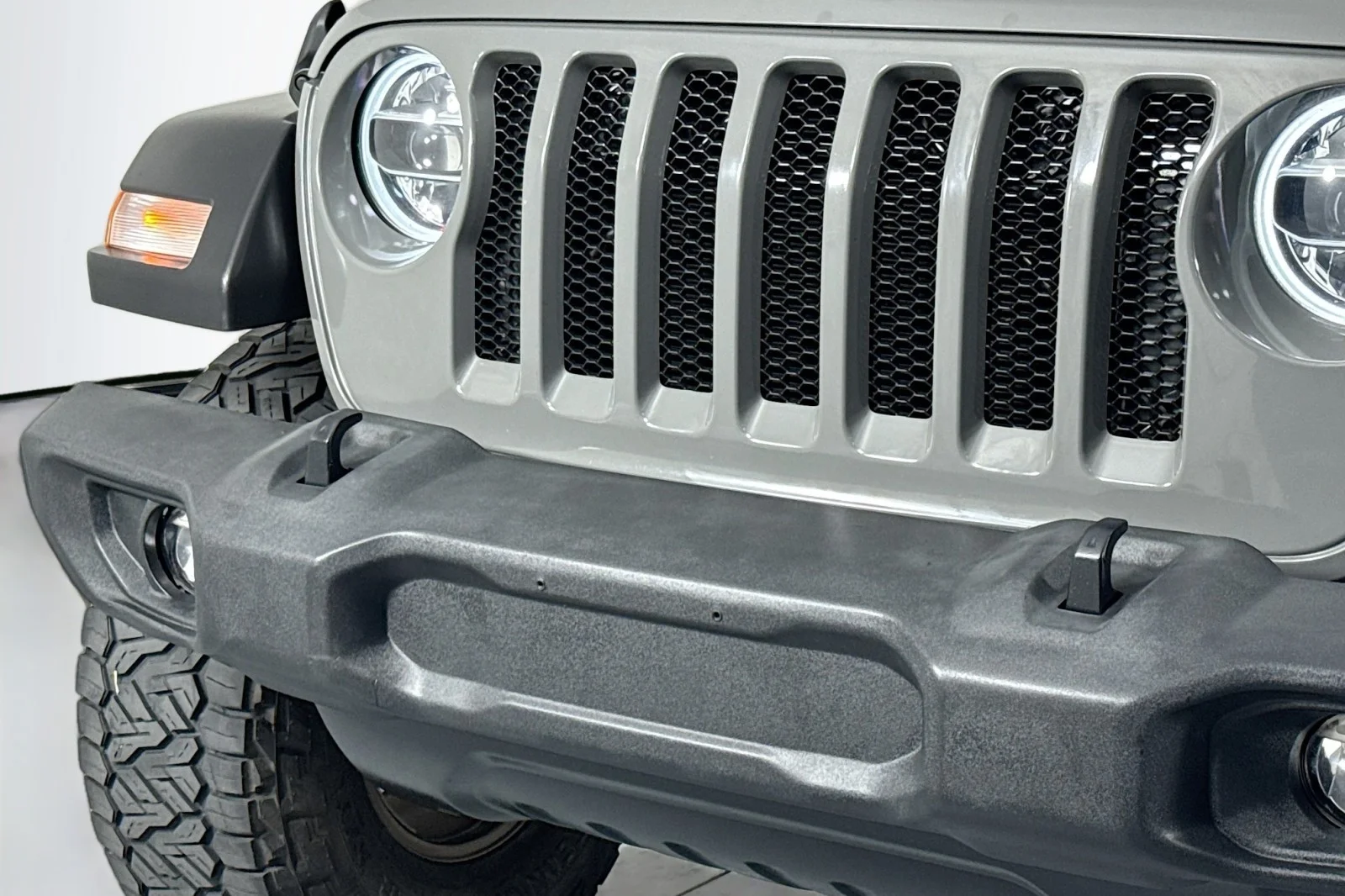 Used 2020 Sting-Gray Clearcoat Jeep Sport 4X4 image 12