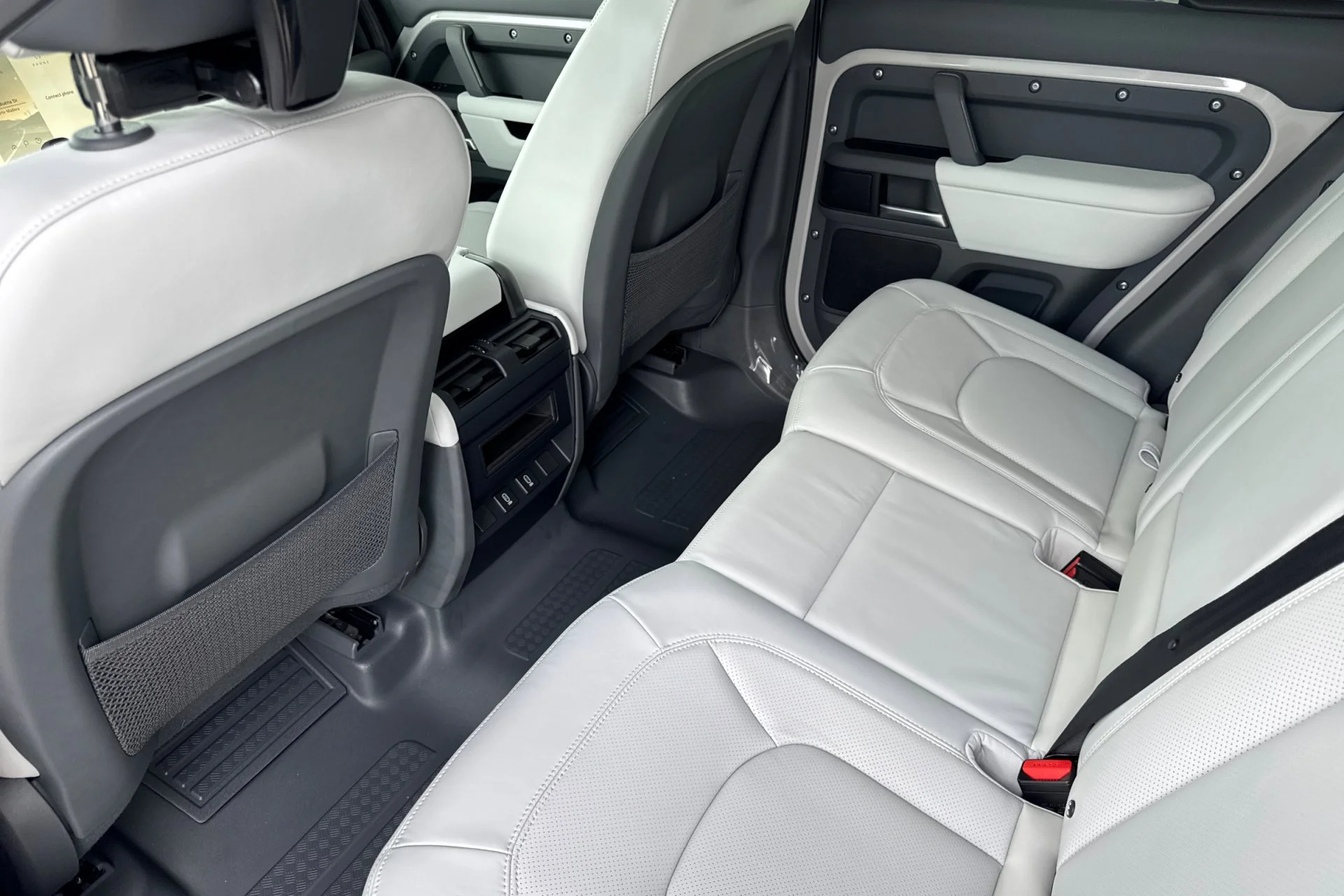 New 2026 Borasco Grey Land Rover X-Dynamic SE image 4