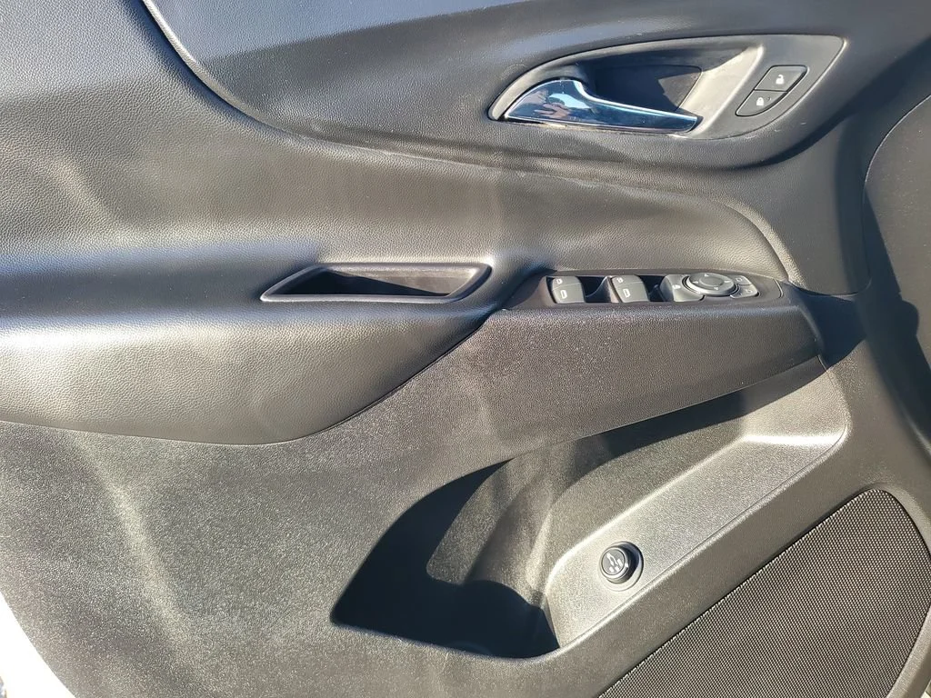 Used 2019 IRIDESCENT PEARL TRICOAT Chevrolet LT image 18