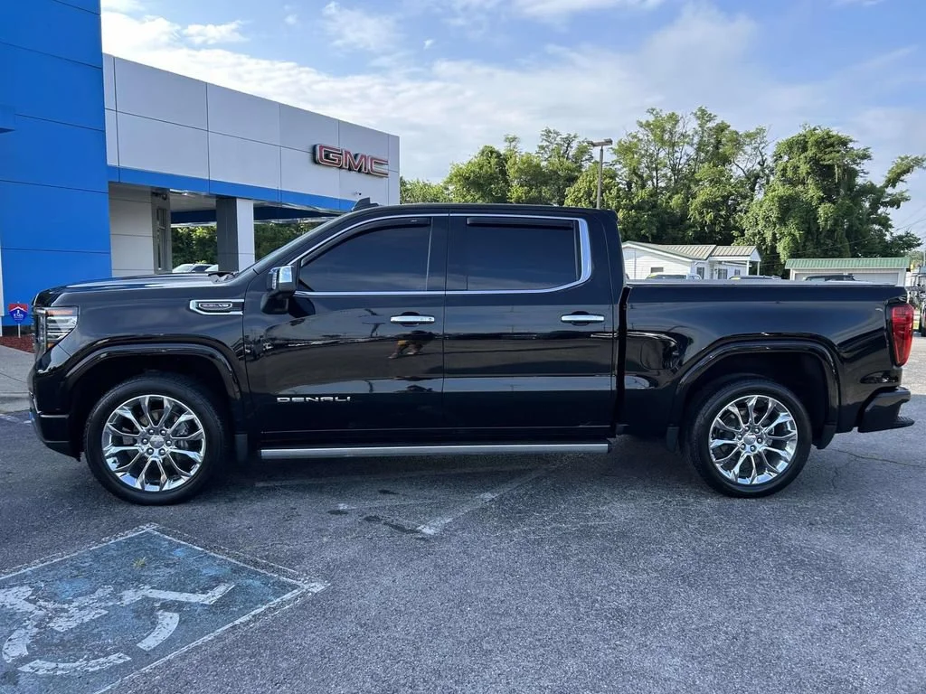 Used 2023 Onyx Black GMC Denali image 7
