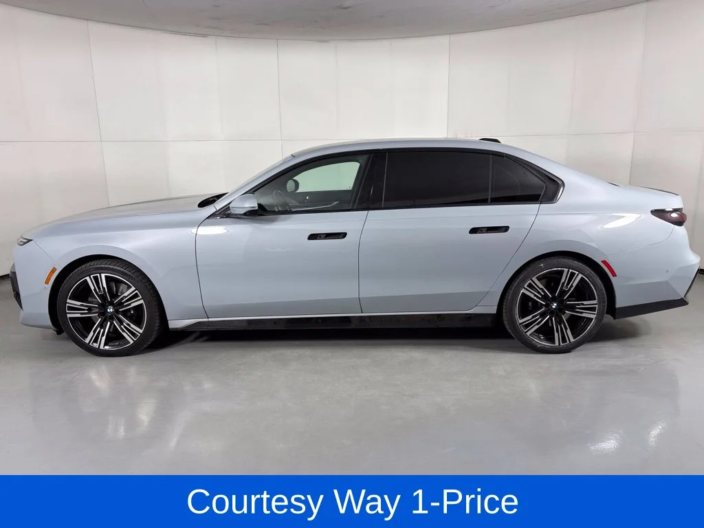 Used 2023 Gray BMW 740i image 6