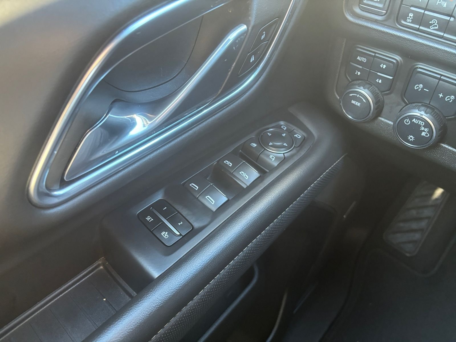 Used 2024 White Chevrolet Premier image 20