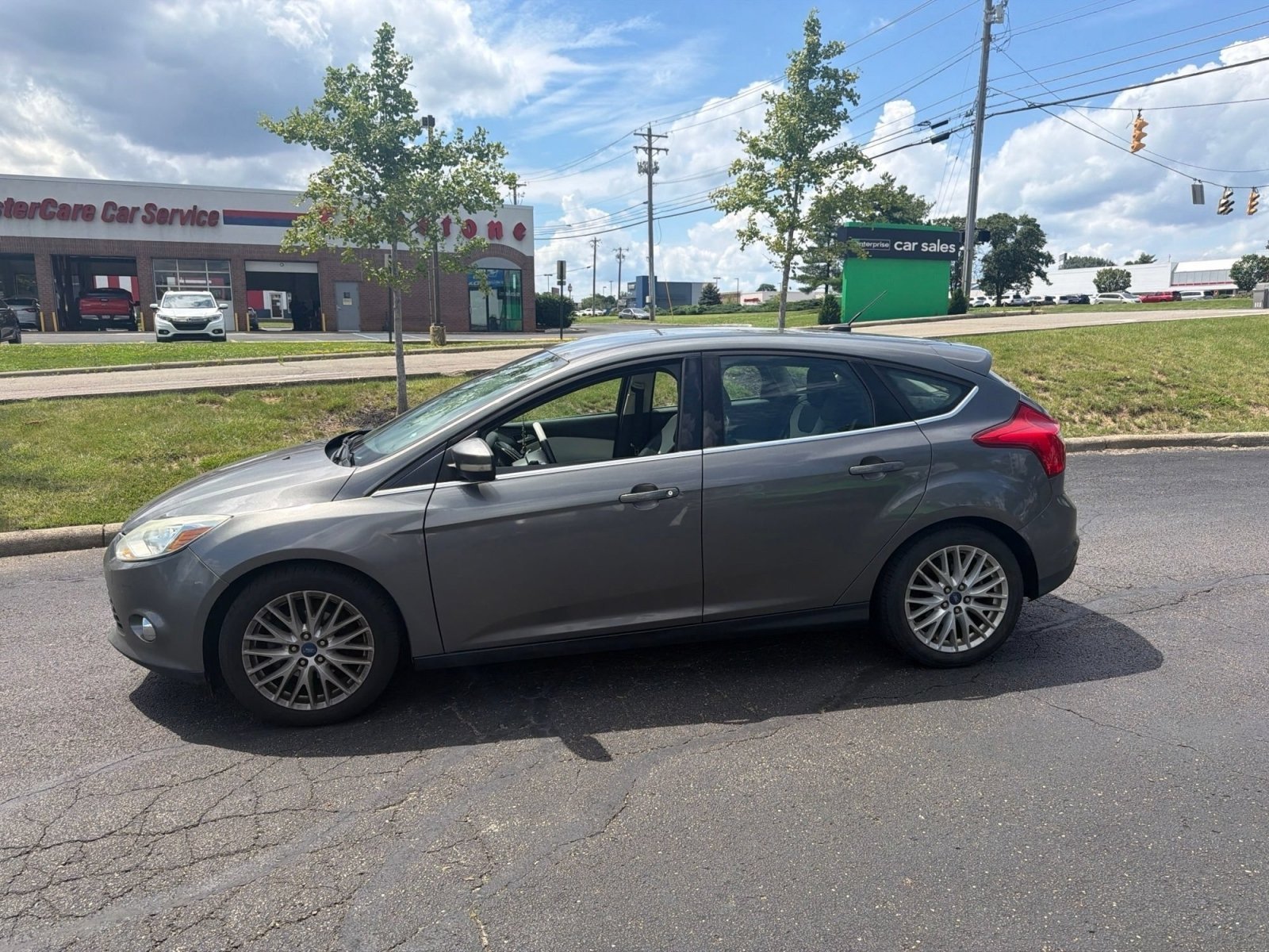 Used 2012 Ford Focus SEL with VIN 1FAHP3M25CL335808 for sale in Cincinnati, OH