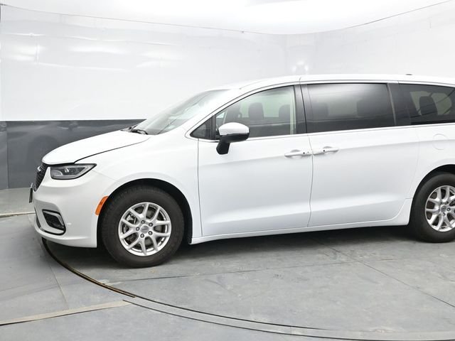 Used 2023 White Chrysler Touring L image 3