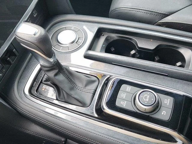 Used 2023 Super Black Nissan SL 4x2 image 19