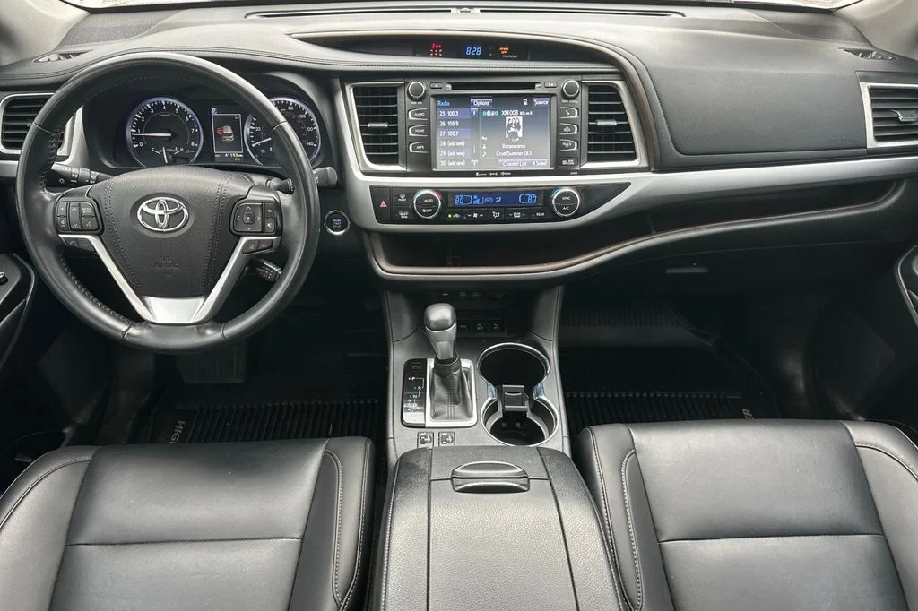 Used 2019 Ooh La La Rouge Mica Toyota XLE image 17