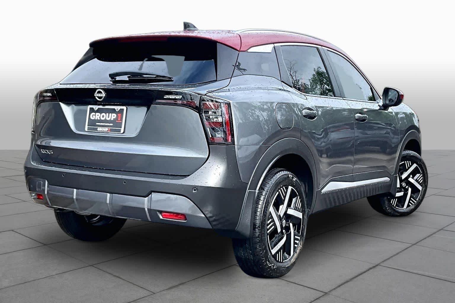 Used 2026 Gun Metallic/Scarlet Ember Tintcoat Nissan SV image 12