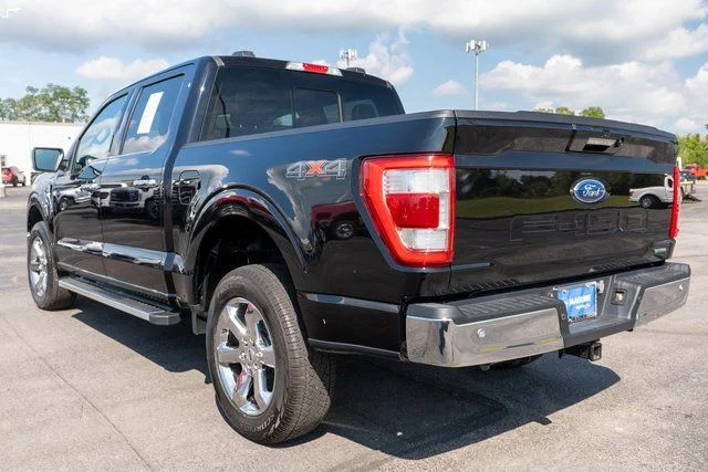 Used 2023  Ford Lariat image 8