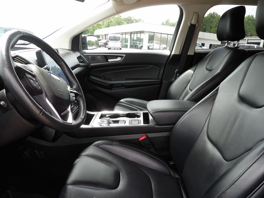 Used 2022 Black Metallic Ford Titanium image 15