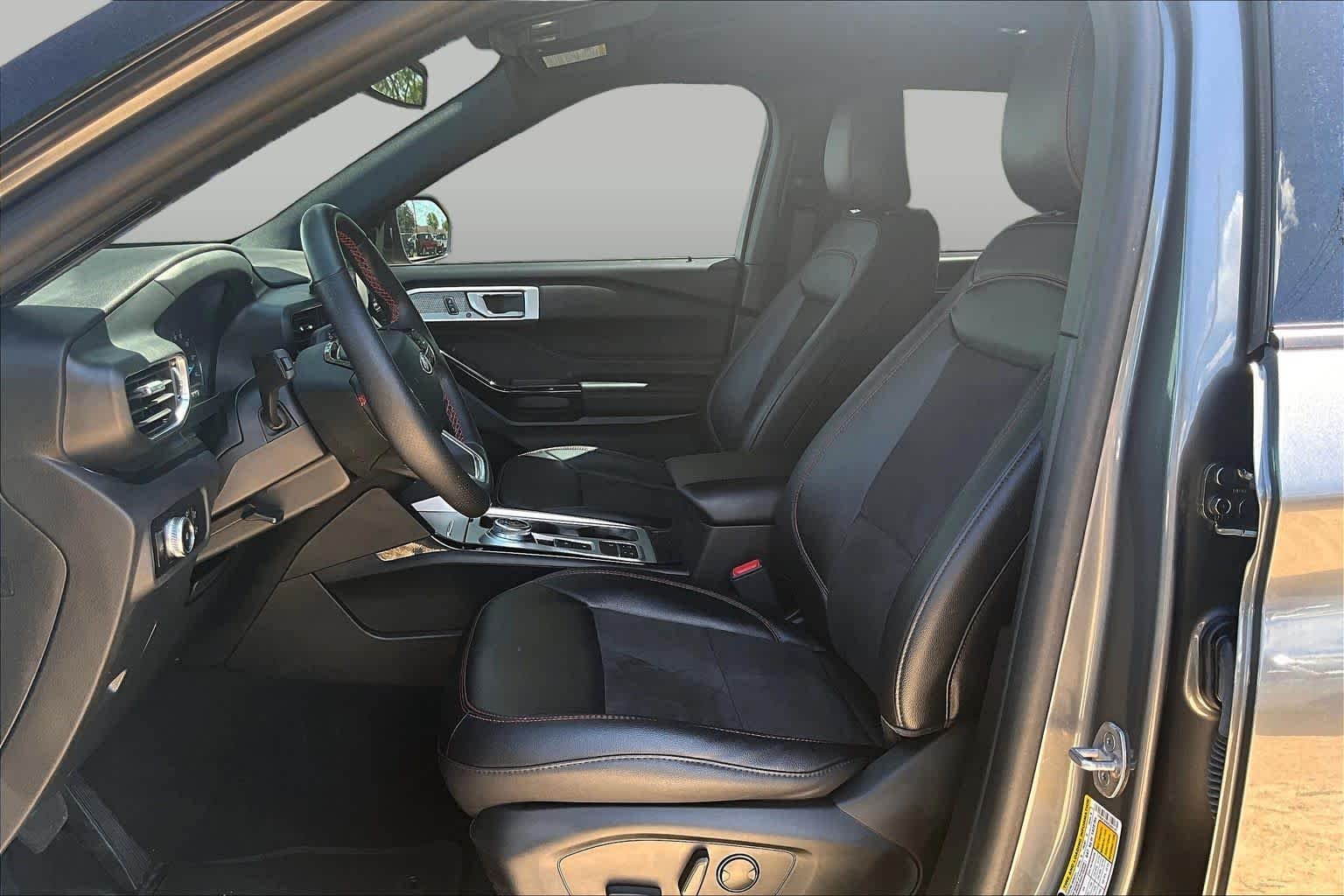 Used 2023 Carbonized Gray Metallic Ford ST-Line image 7