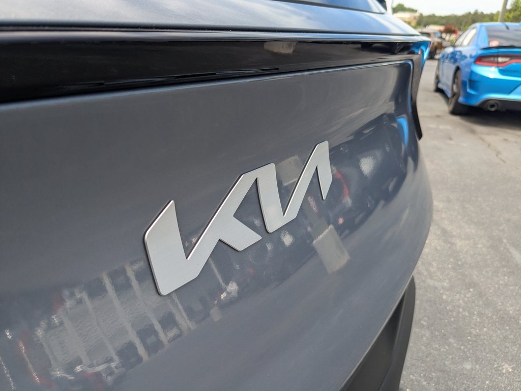 Used 2025 Everlasting Silver Kia EX image 30