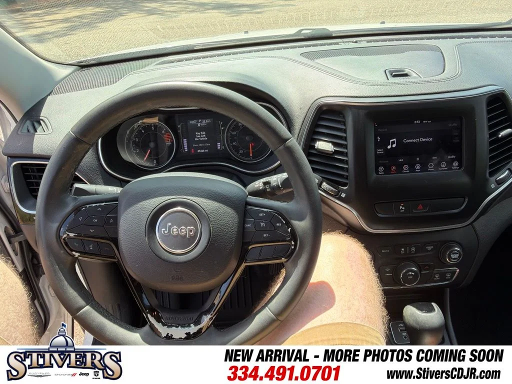 Used 2020 White Jeep Latitude Plus image 12