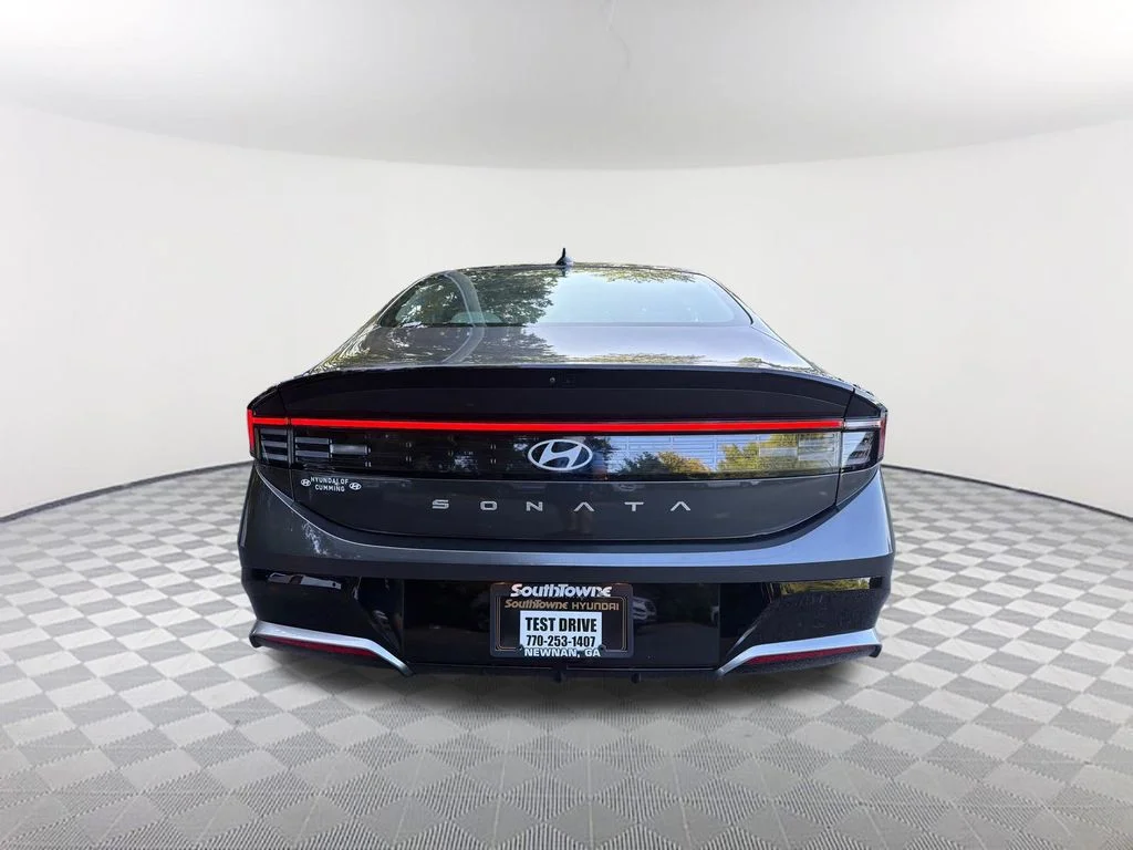 Used 2025 Gray Hyundai SEL Convenience image 6