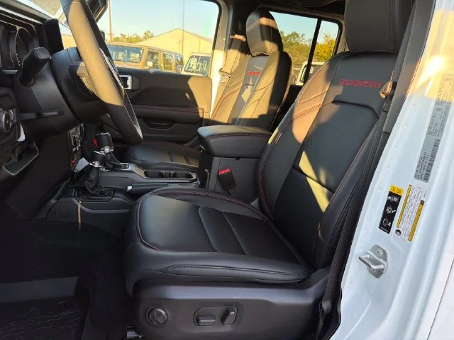 New 2027 Bright White Clear-Coat Paint Jeep Rubicon X image 12