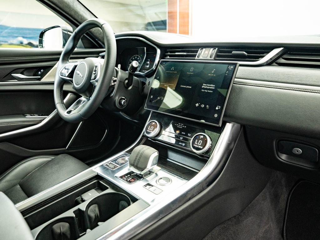 2024 Jaguar XF R-Dynamic SE - Photo 46