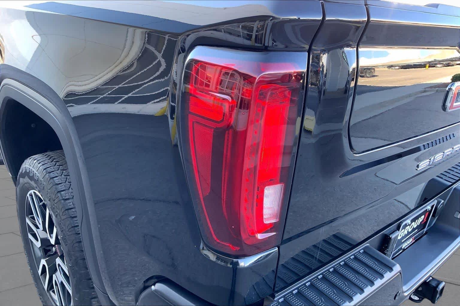 Used 2025 Onyx Black GMC AT4 image 29
