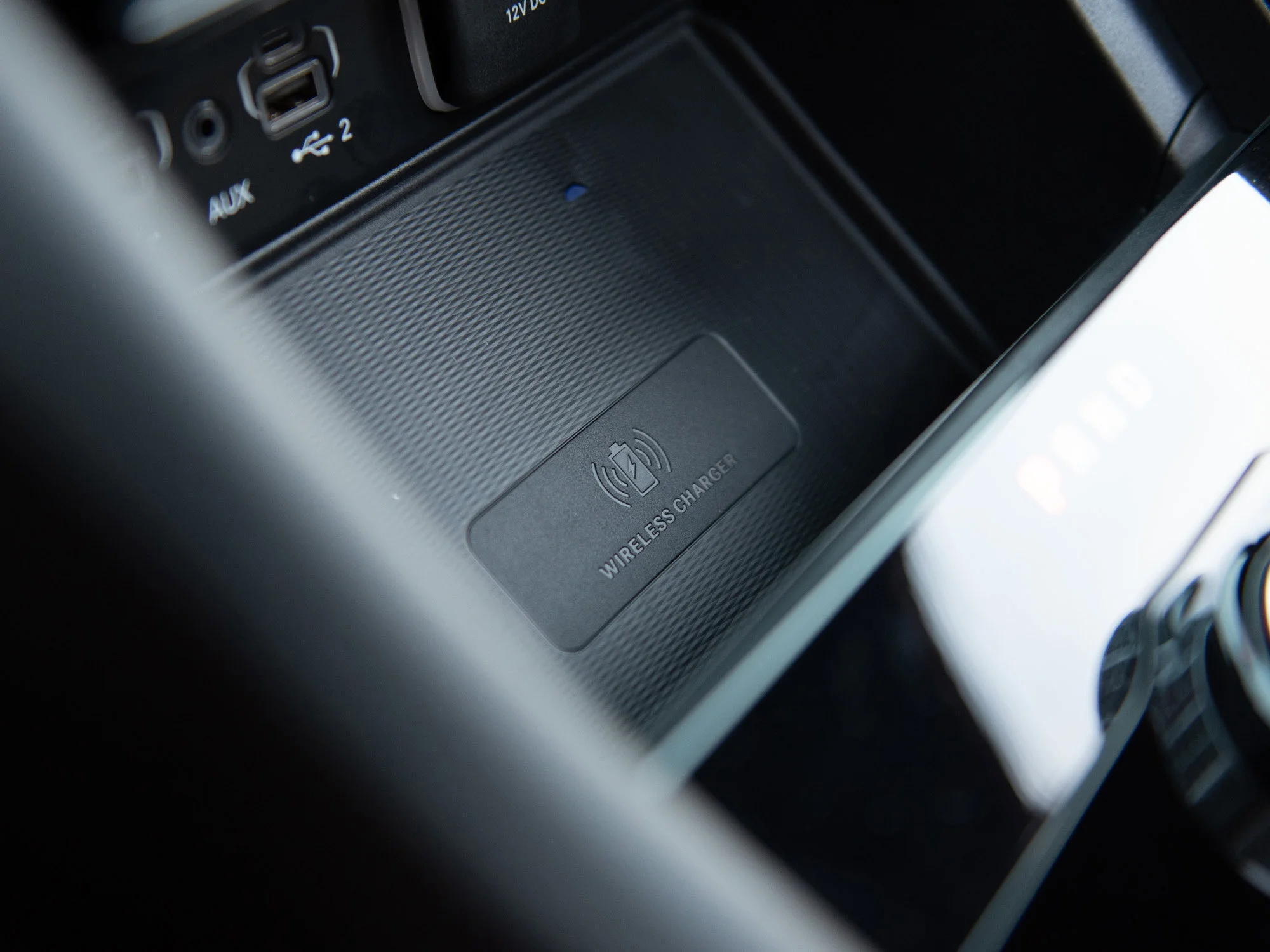 New 2025 Black Jeep Altitude* 4x4, Sunroof, Heated Leather, Remote Start, Wireless Charging Pad image 18
