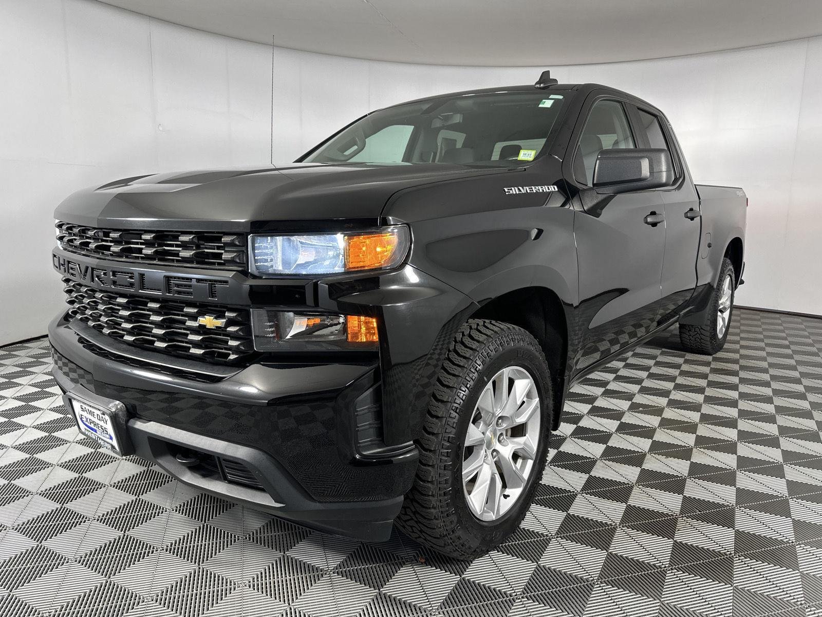 Used 2020 Black Chevrolet Custom image 3