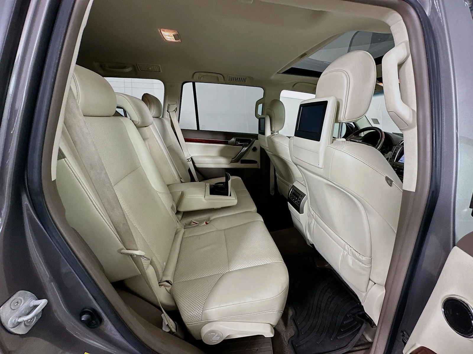 Used 2013 Knights Armor Pearl Lexus 460 Premium image 32