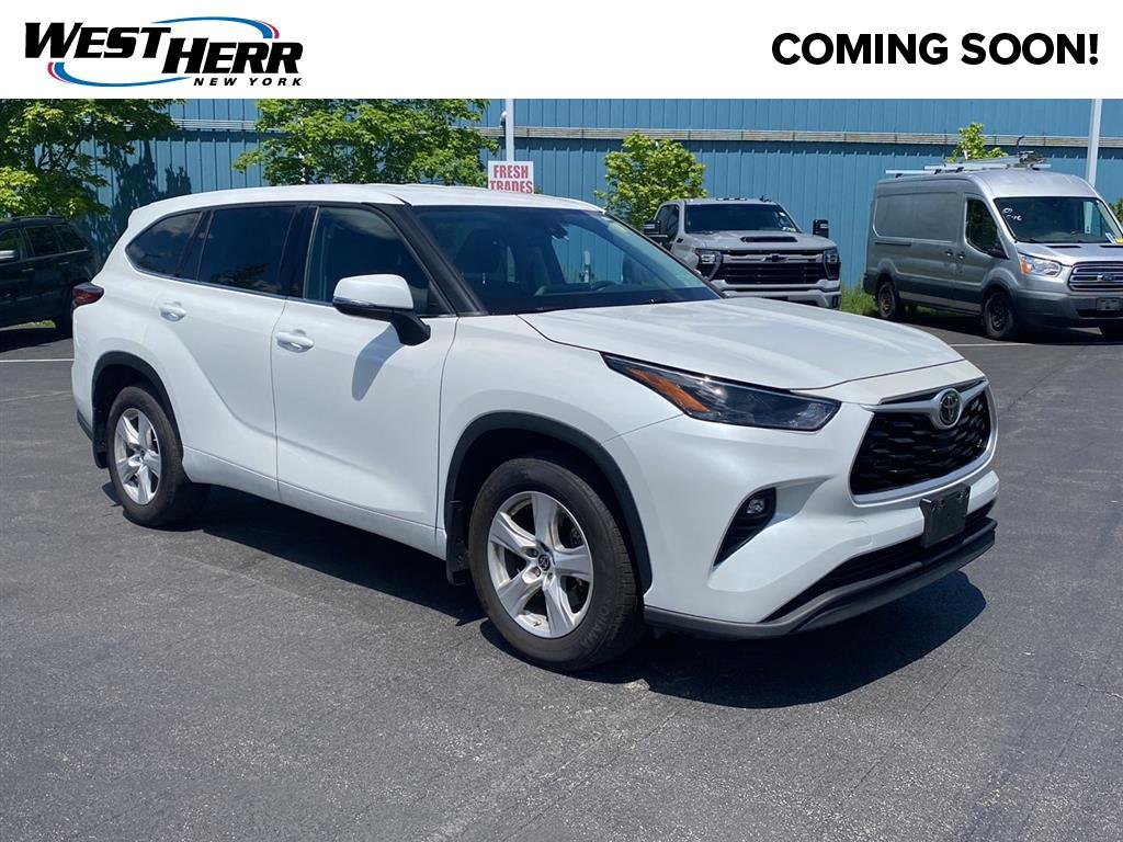 Used 2022 Wind Chill Pearl Toyota LE image 1