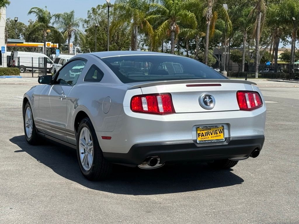 Used 2012 Ingot Silver Ford V6 image 4