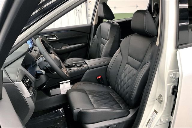 2025 Nissan Rogue Platinum - Photo 10