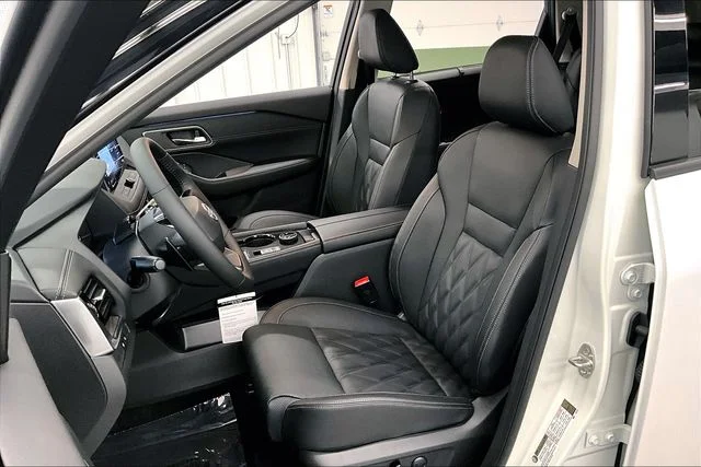 2025 Nissan Rogue Platinum - Photo 10