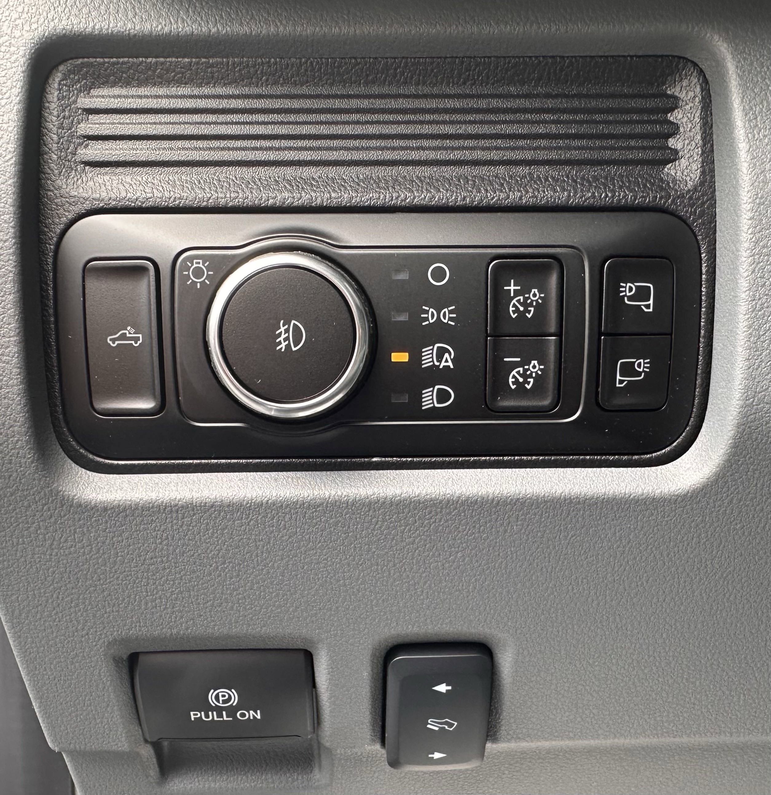 2025 Ford F-550 Super Duty Chassis Cab XLT - Photo 12