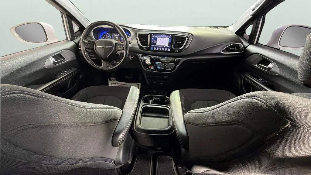 Used 2019 White Chrysler Touring Plus image 36