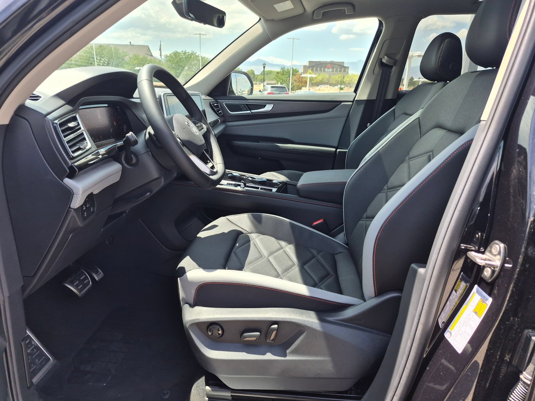 New 2026 Deep Black Pearl Volkswagen 2.0T Peak Edition image 15