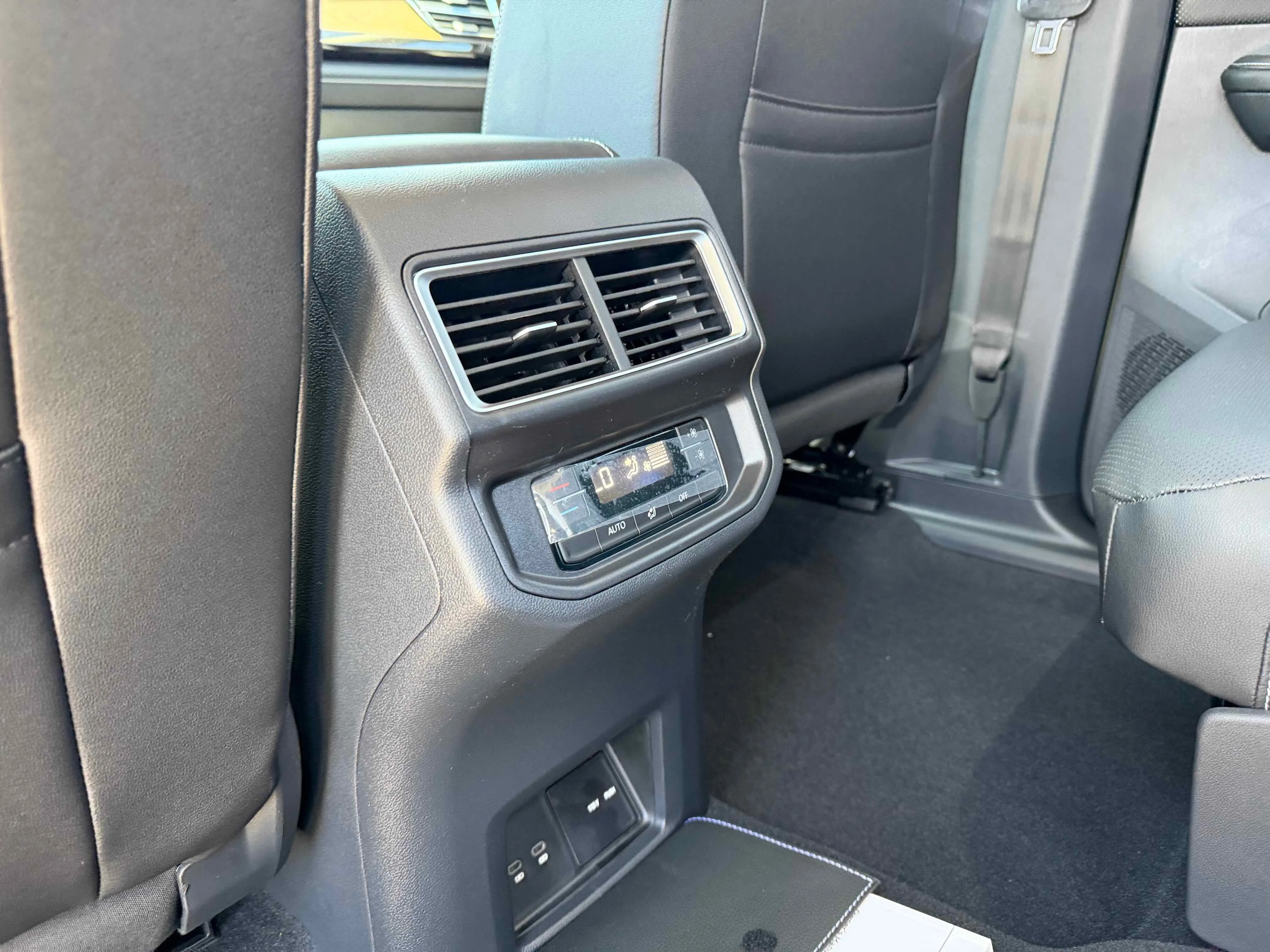 New 2026 Green Volkswagen 2.0T SE w/Technology image 27