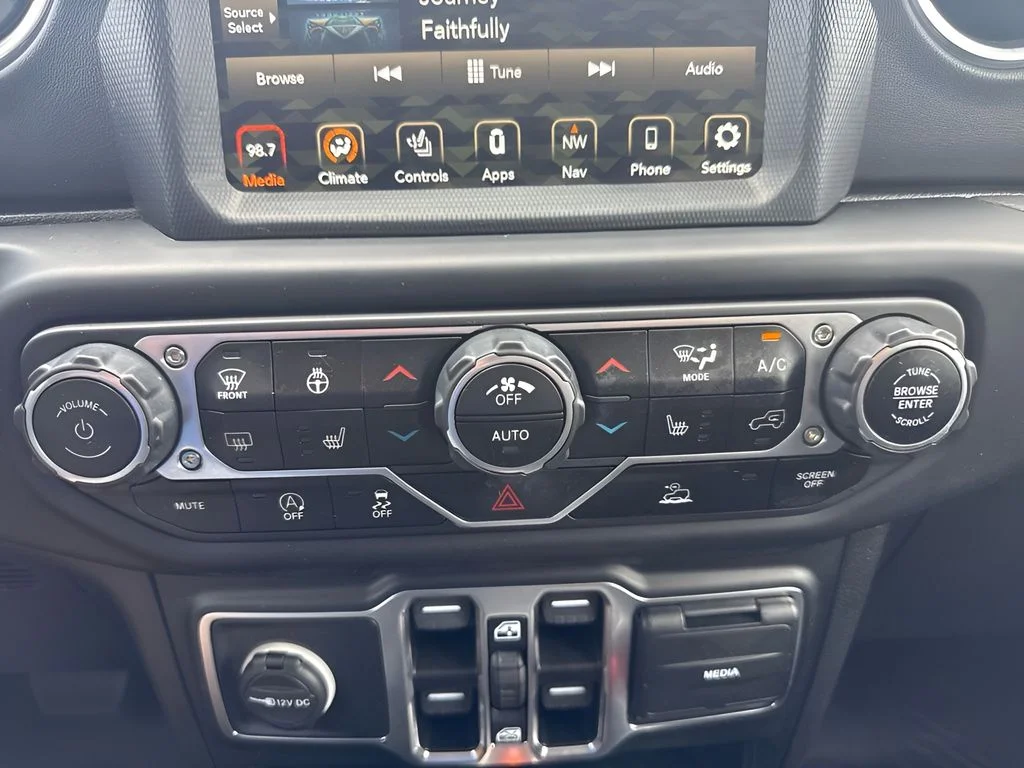 Used 2022 White Jeep Unlimited Sahara image 15