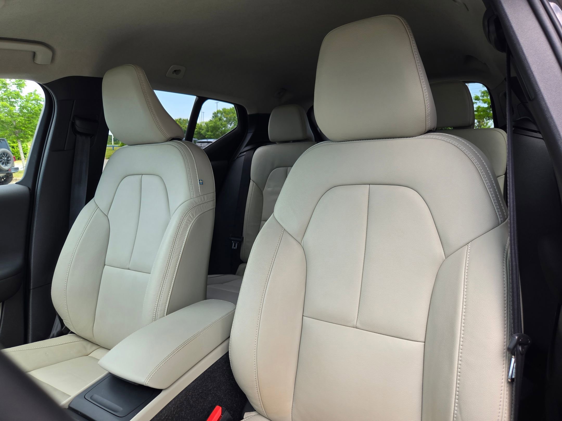 Used 2022 Denim Blue Metallic Volvo Momentum image 24