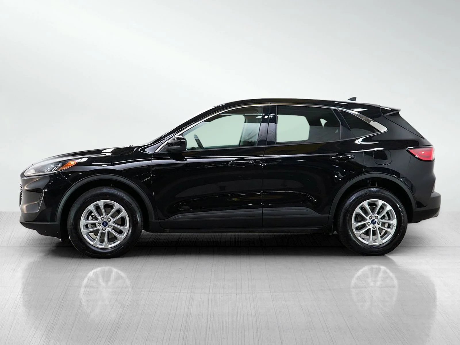 Used 2021 Ford Escape SE with VIN 1FMCU9G66MUA91107 for sale in Hopkins, Minnesota