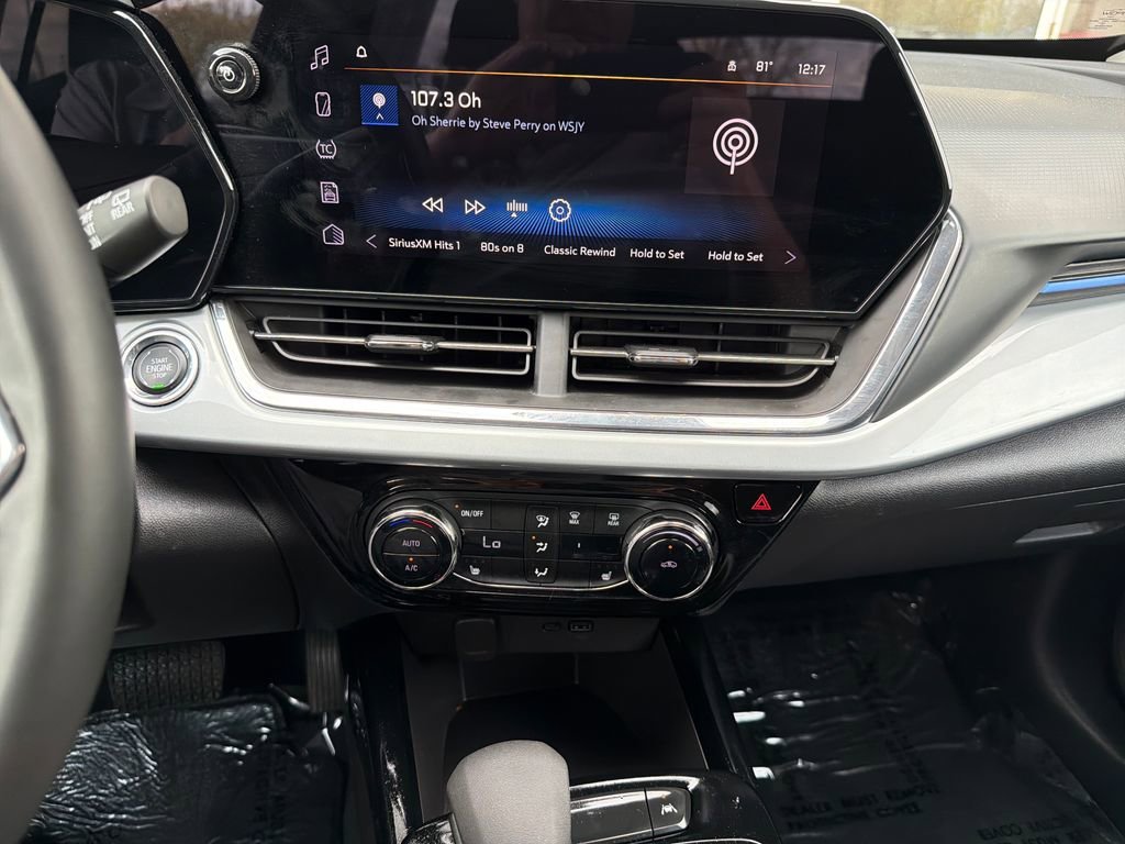 2025 Chevrolet Trax LT - Photo 22