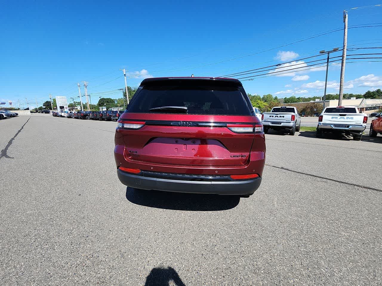 Used 2023 Velvet Red Pearlcoat Jeep Limited image 7