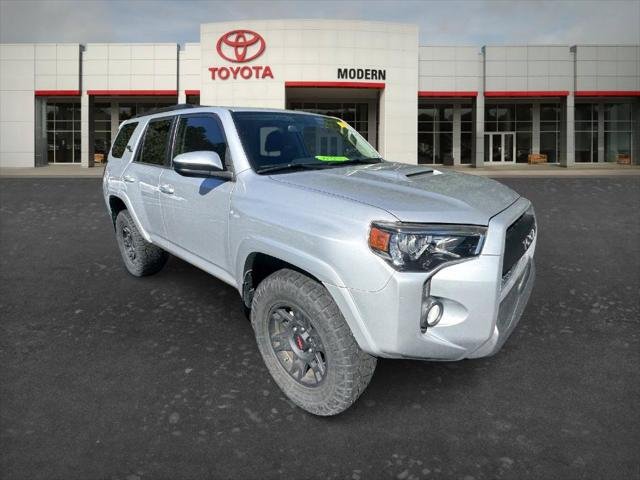 Certified Used 2019 CLASSIC SILVER MET Toyota  image 19