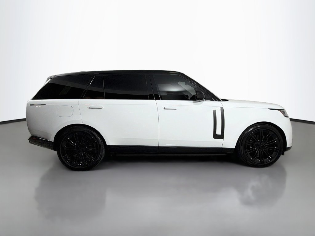 Used 2026 White Land Rover SE image 4