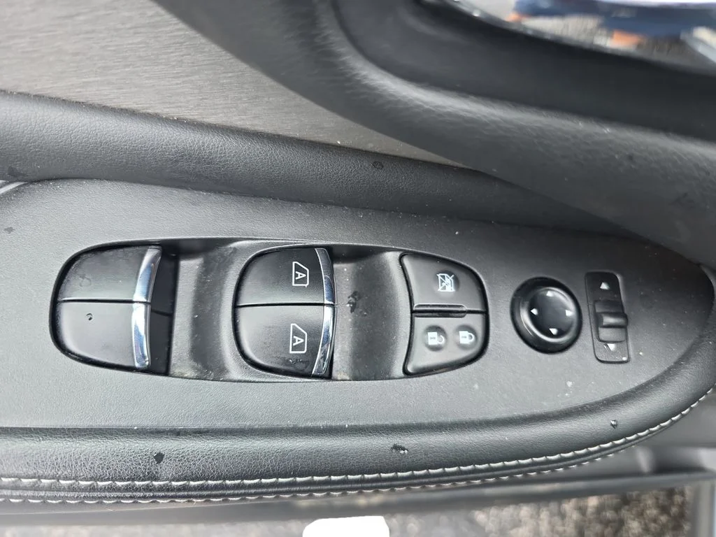 Used 2023 Gray Nissan SL image 21