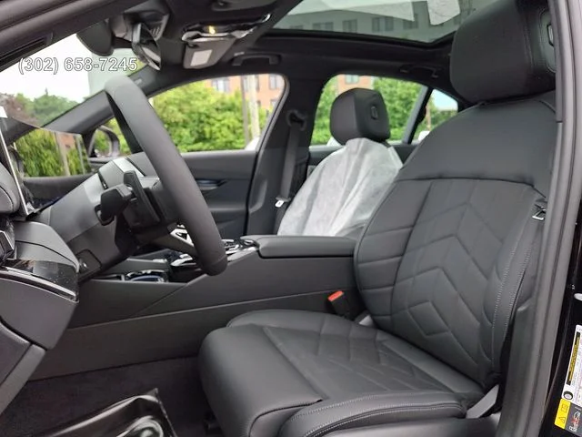 New 2027 Carbon Black Metallic BMW 550e xDrive image 12