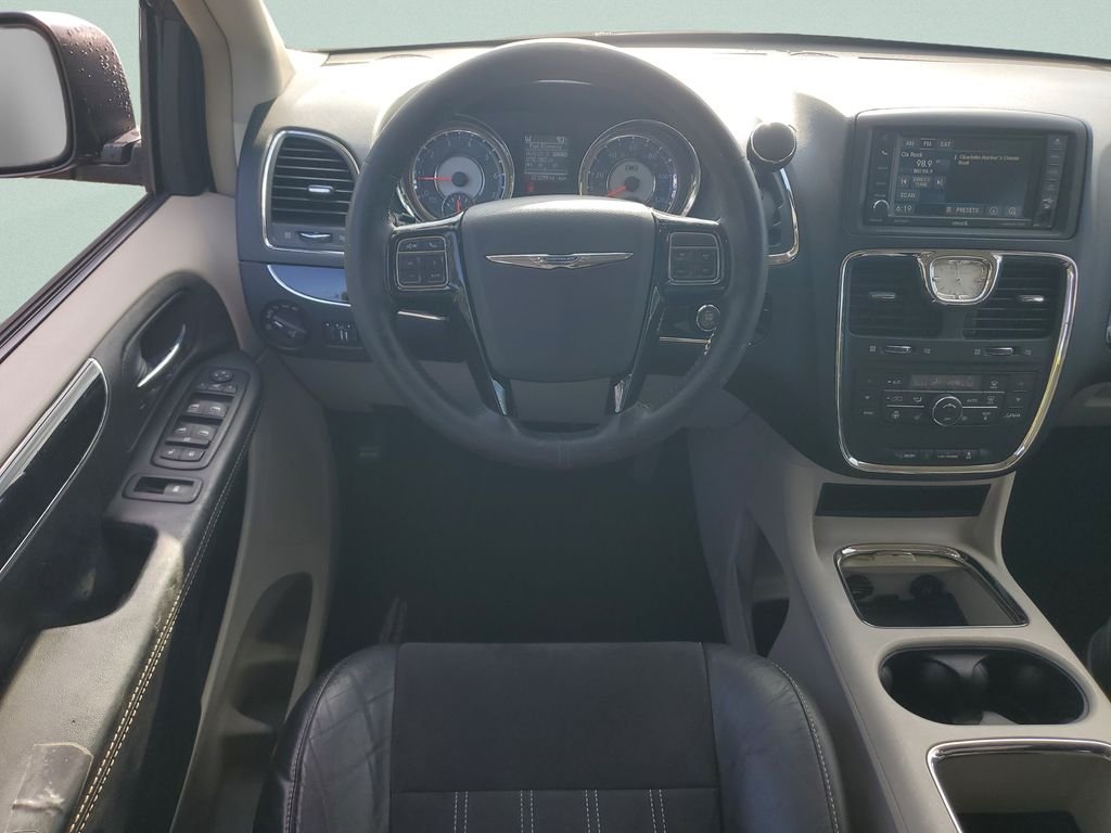 2014 Chrysler Town & Country Touring-L - Photo 12