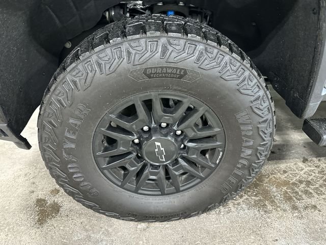 Used 2025 Gray Chevrolet ZR2 image 23